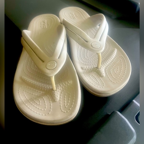 Crocs, iconic comfort, flip-flops, gray women’s 9 very good condition - Picture 2 of 10